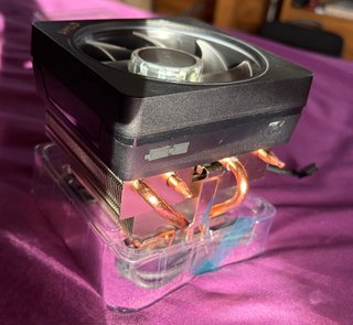 Disipador para AMD Ryzen 3700. No incluye CPU.