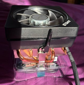 Disipador para AMD Ryzen 3700. No incluye CPU.