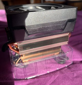 Disipador para AMD Ryzen 3700. No incluye CPU.