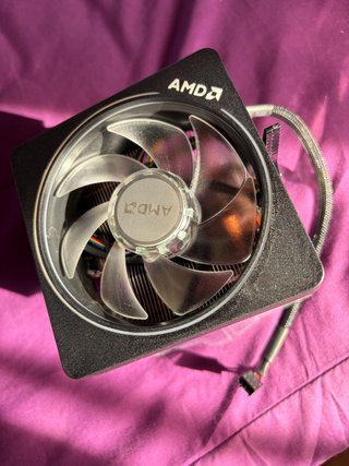 Disipador para AMD Ryzen 3700. No incluye CPU.