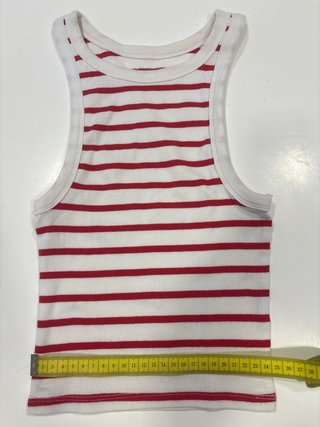 Crop top blanco con rayas rojas