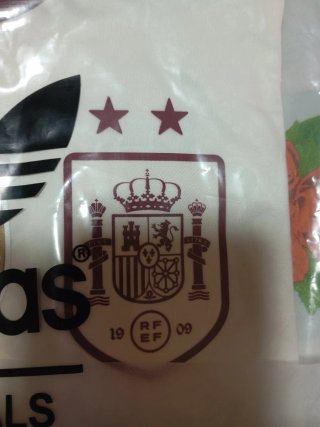 Camiseta futbol Talla L dos estrellas y parche