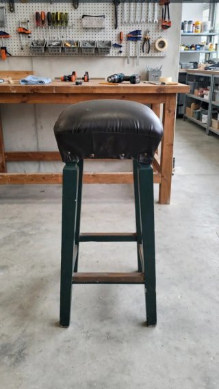 Taburete taller antiguo