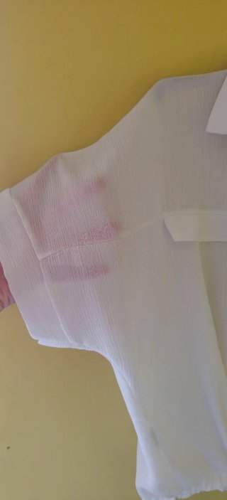 Camisa blanca con lazo ajustable