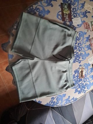 Lote Ropa hombre: Polo Verde y otro Negro+Pantalón