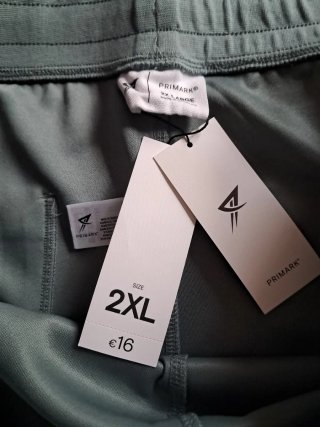 Lote Ropa hombre: Polo Verde y otro Negro+Pantalón