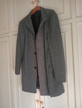 Abrigo corto Zara gris y negro