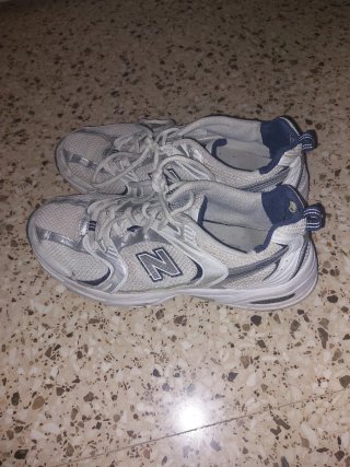 Zapatillas New Balance 530 Plata y Blanco