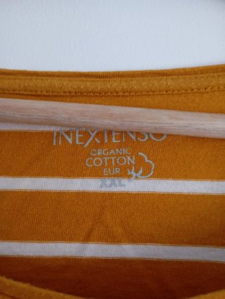 Camiseta de rayas amarilla y blanca