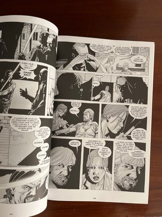 The Walking Dead (Los muertos vivientes) vol. 2...