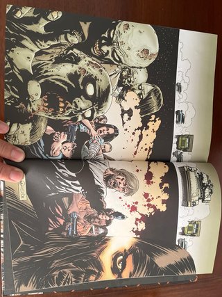 The Walking Dead (Los muertos vivientes) vol. 2...