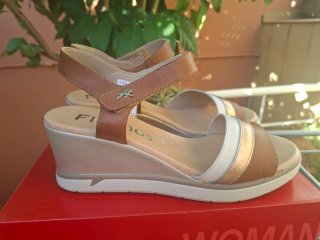 Sandalias Fluchos Beige, Dorado y Marrón