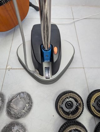 Pulidora Electrolux con accesorios