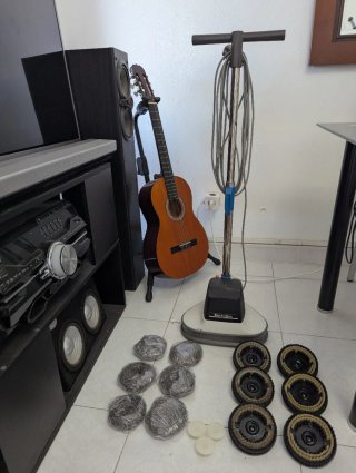 Pulidora Electrolux con accesorios