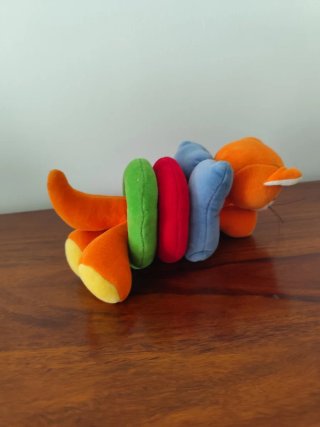 Peluche sonajero multicolor para bebé