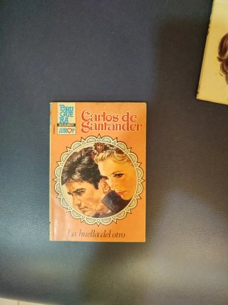 Libros Corín Tellado y Carlos de Santander