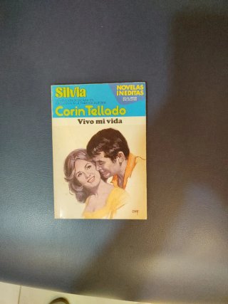 Libros Corín Tellado y Carlos de Santander