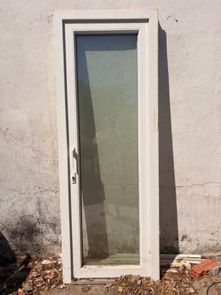 Puerta y ventana de seguridad blanca