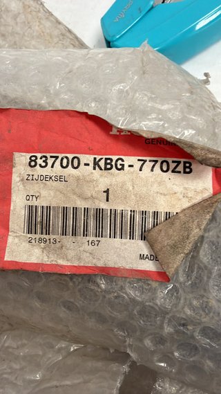 Cubierta lado izquierdo para Honda, CB250. REF. 83700-KBG-770ZB
