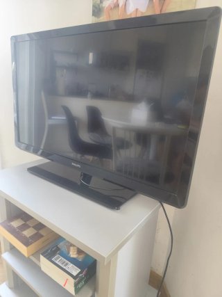 Mesa auxiliar con ruedas para TV