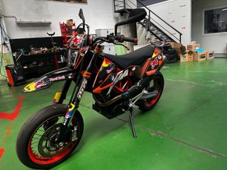 KTM 690 SMCR 2017 Supermotard