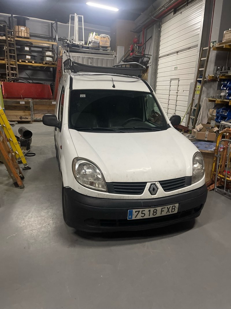 Furgoneta Renault kangoo caja cerrada - foto 1