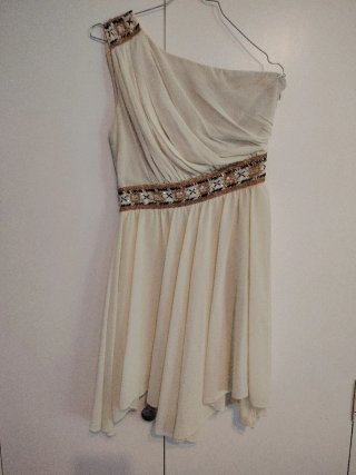 Vestido fiesta beige con detalles dorados