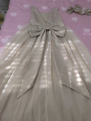 Vestido de niña con tul y lazo