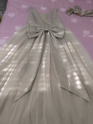 Vestido de niña con tul y lazo