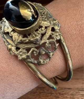 Pulsera Vintage Años 60 Negra y Dorada