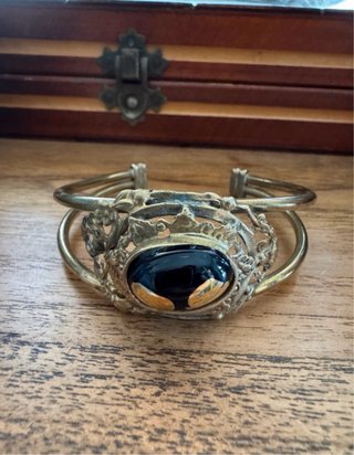 Pulsera Vintage Años 60 Negra y Dorada