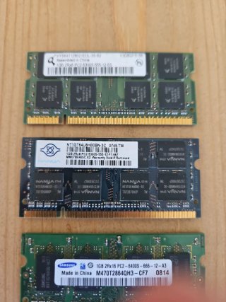 Módulos RAM DDR2 y DDR4 Hynix, Samsung