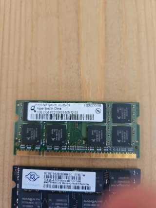 Módulos RAM DDR2 y DDR4 Hynix, Samsung