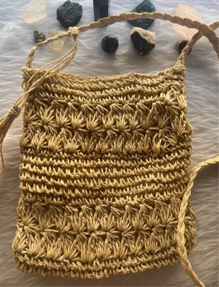 Bolso de paja beige con flecos Lefties