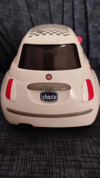 Coche teledirigido blanco con detalles rojos