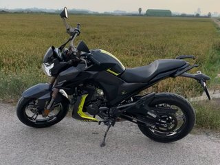 Zontes Z2 125cc Naked Negra y Amarilla