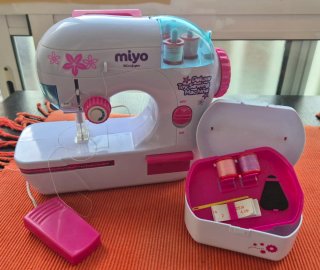 Máquina de coser de juguete Miyo