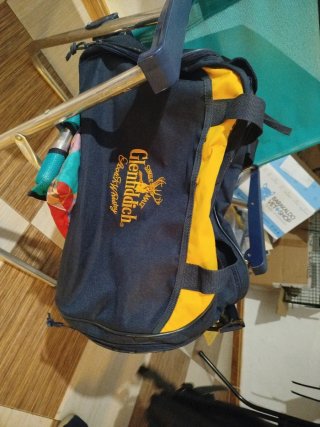 Bolsa de viaje Glenfiddich azul y amarilla