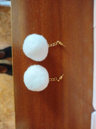 Pendientes pompón oro y blanco