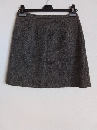 Traje "Quest" chaqueta y falda gris, elegante.