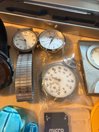 Lote de 5 relojes y accesorios(averias)