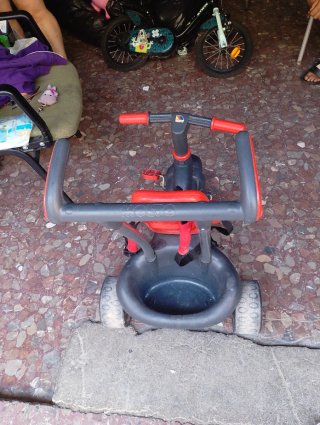 Triciclo infantil rojo