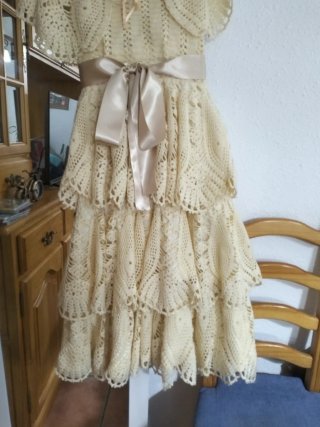 Traje de dama antiguo de ganchillo,