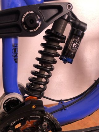 Kona Park Operator DH 26” Talla S – Fox Marzocchi