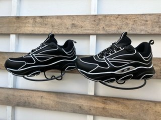 DIOR B22 Negras y Blancas