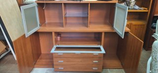 Mueble de salón madera y cristal