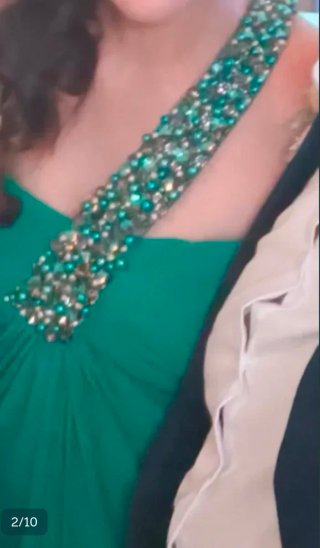 Vestido fiesta verde talla 42. Con detalle joya
