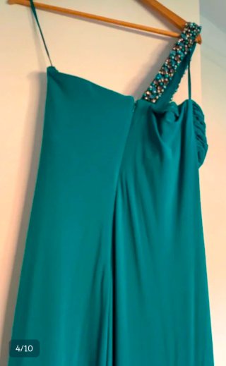 Vestido fiesta verde talla 42. Con detalle joya