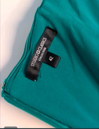 Vestido fiesta verde talla 42. Con detalle joya