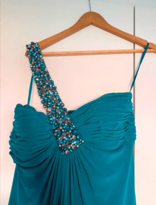 Vestido fiesta verde talla 42. Con detalle joya